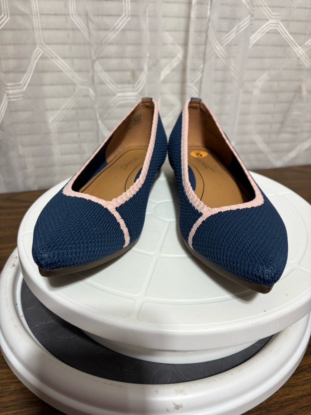 Vionic Dahlia size 5 pointy toe flats Mesh knit in blue w/pink trimmed NWOT